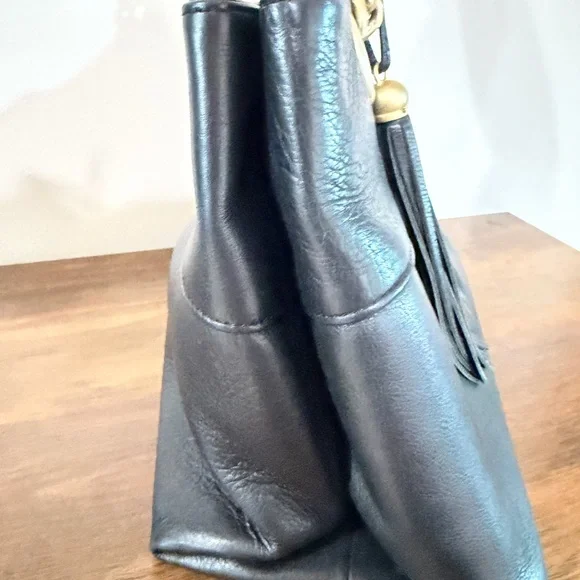 Mario Valentino Black Leather Shoulder Bag with Gold Chain - Picture 8 of 15